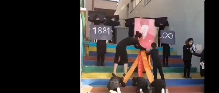 Okulda rezalet! Küçük çocukları Atatürk'ün resmine secde ettirdiler