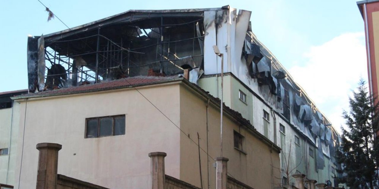 Karaman’daki bisküvi fabrikasında yangın! Hasarın boyutu gün ağarınca ortaya çıktı