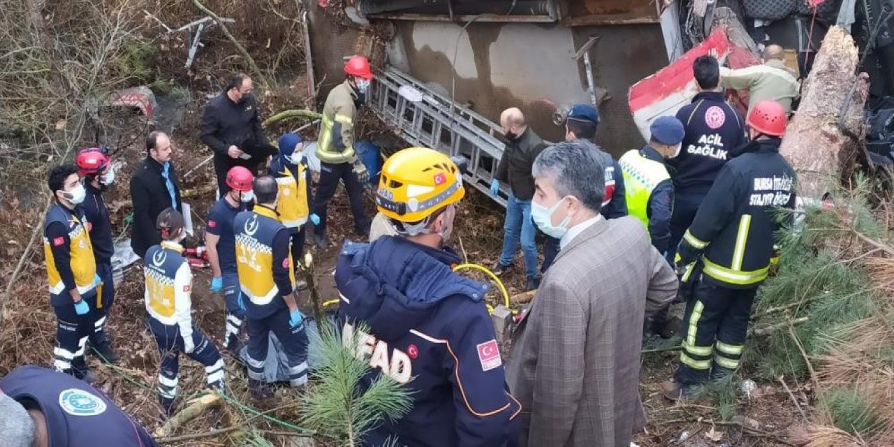 Kazaya giden itfaiye ekibi kaza yaptı: 4 ölü