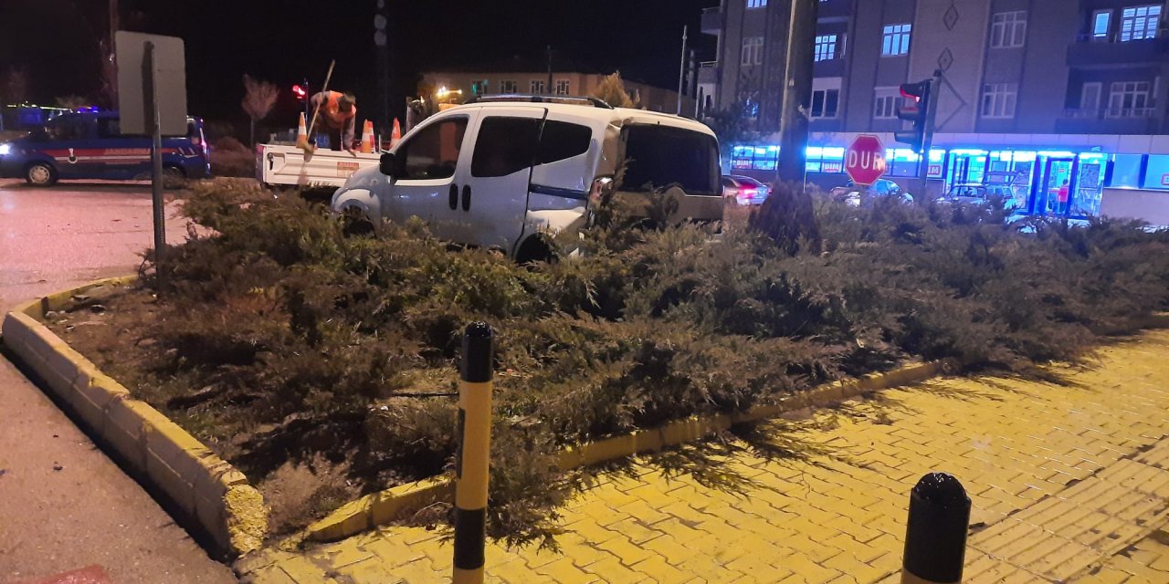 Konya’da TIR ile hafif ticari araç çarpıştı: 2 yaralı