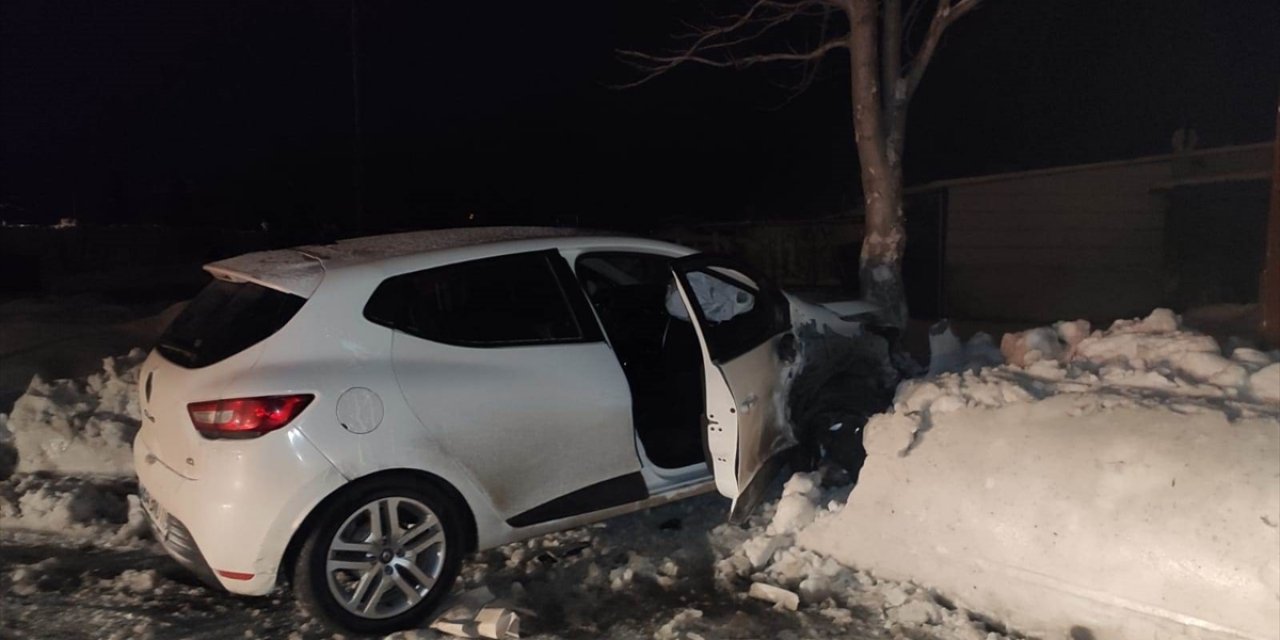 Konya'da buzlanmayla gelen kaza! Sürücü yaralandı