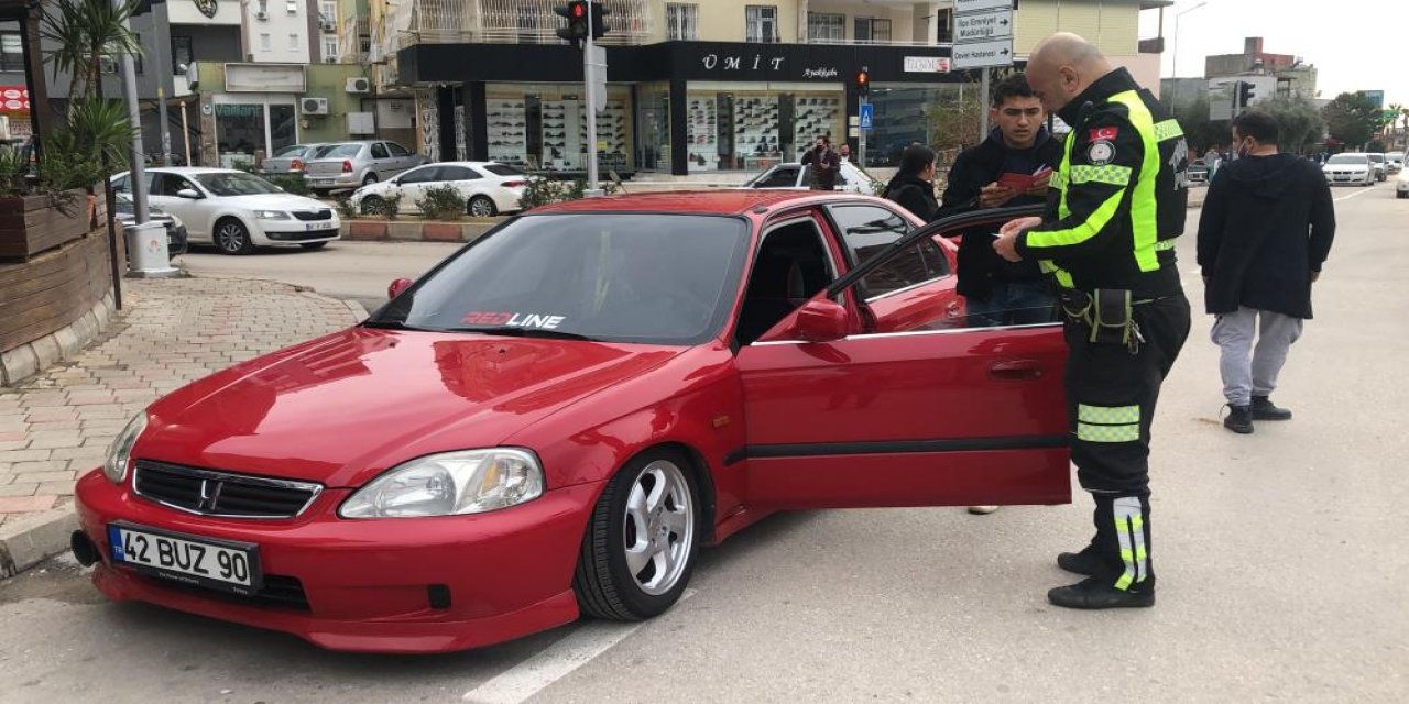 Denetime takıldı, ceza yememek için polis abisini aradı