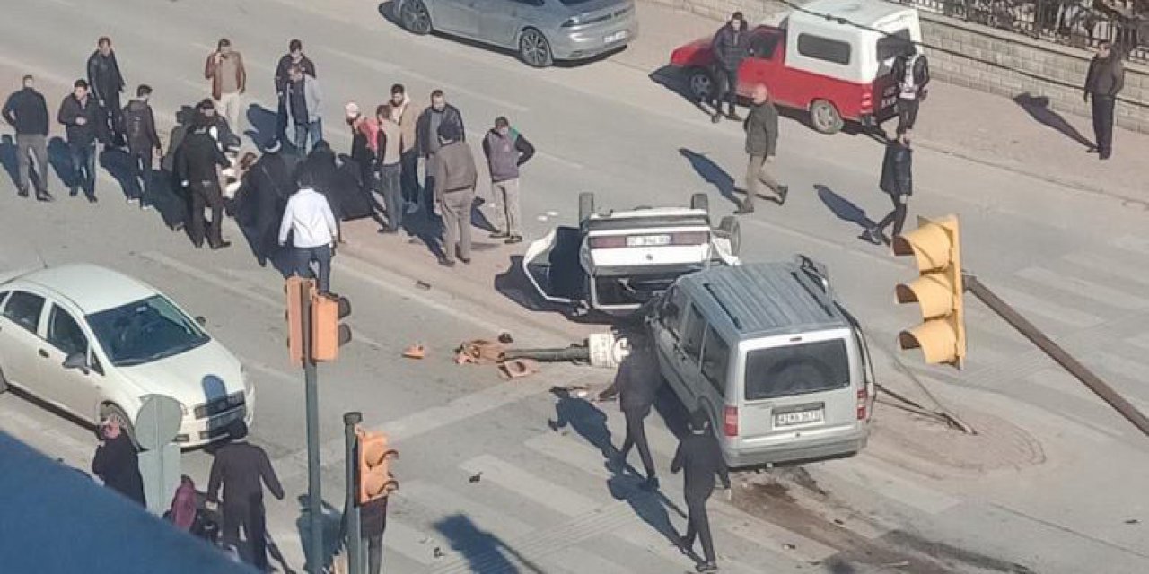 Konya’da iki araç çarpıştı: 5 yaralı