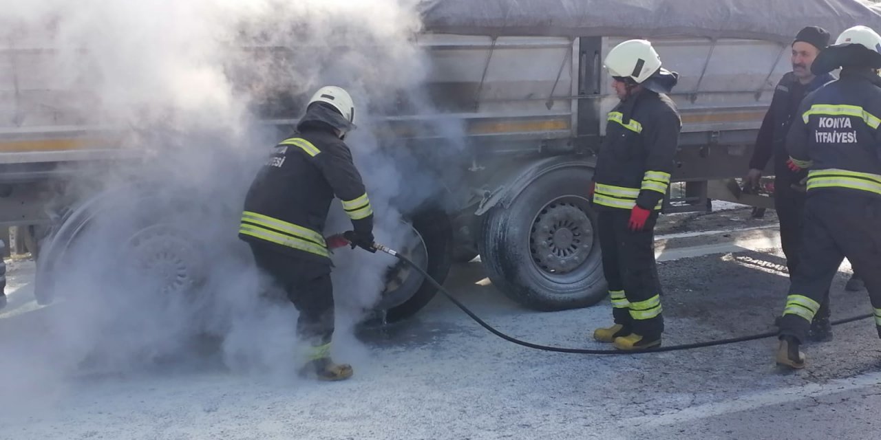 Konya’da TIR yangını! Sürücünün dikkati, aracın tamamen yanmasını önledi