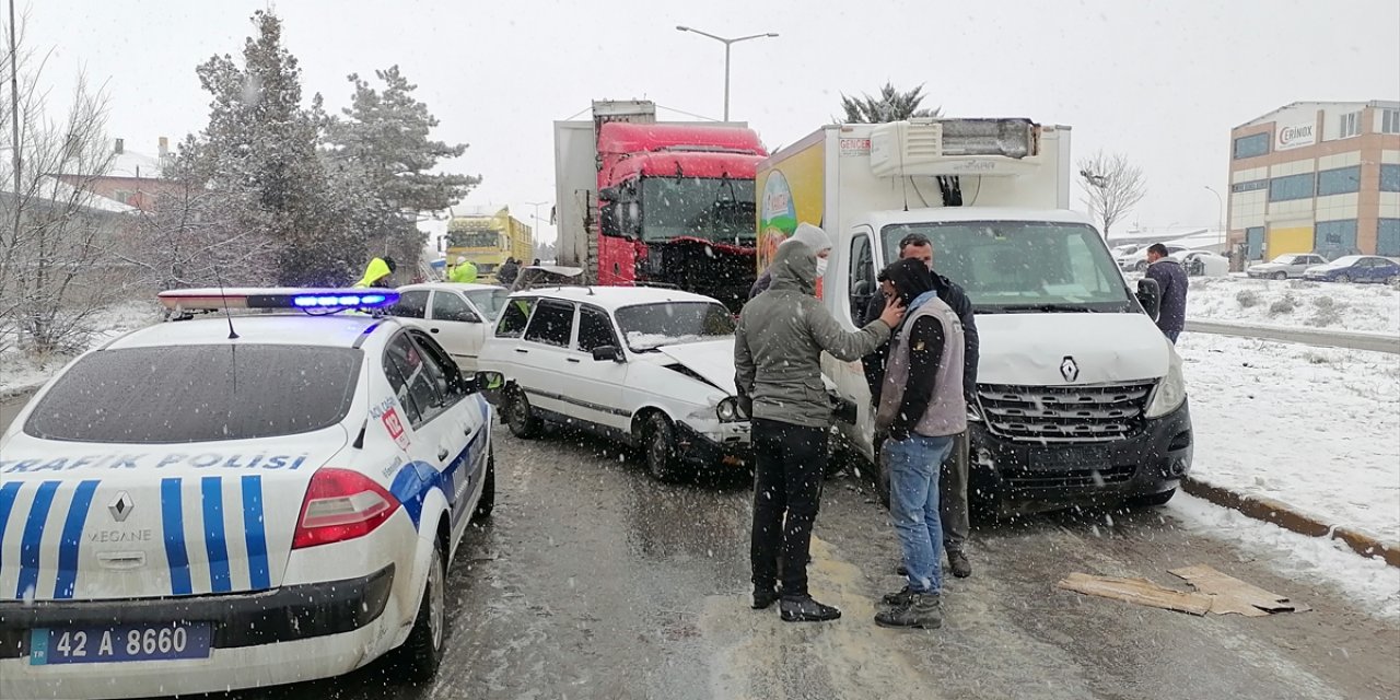 Konya'da biri TIR dört araç birbirine girdi