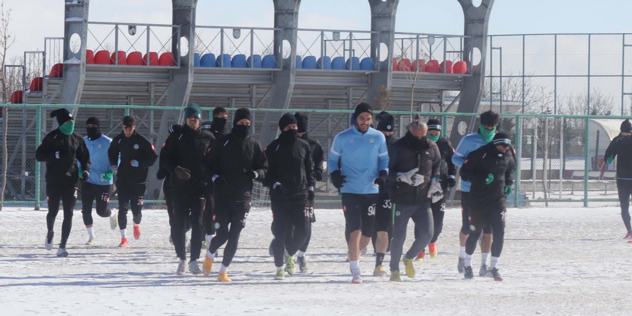 1922 Konyaspor’da tempo yüksek