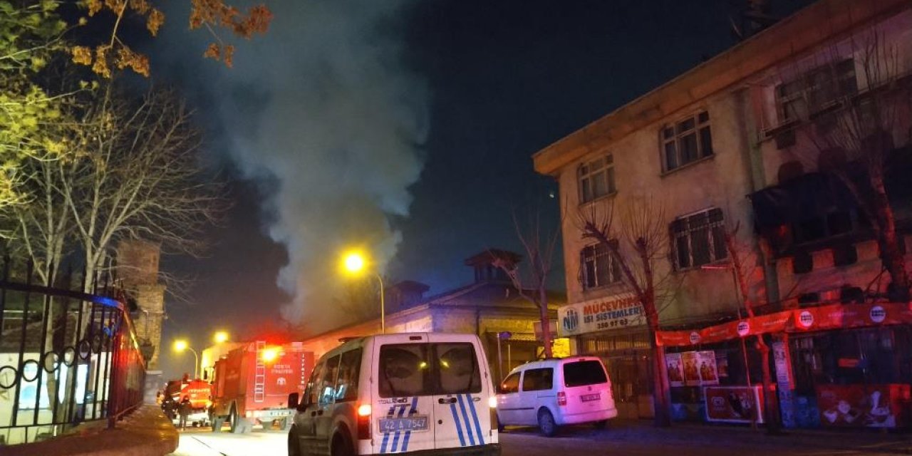Konya’da yangın! Metruk binada çıkan yangın, trafoya sıçramadan söndürüldü
