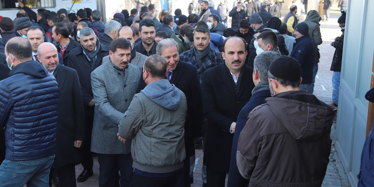 Konya'da başkanlar Ahmet Çalık için helva dağıttı