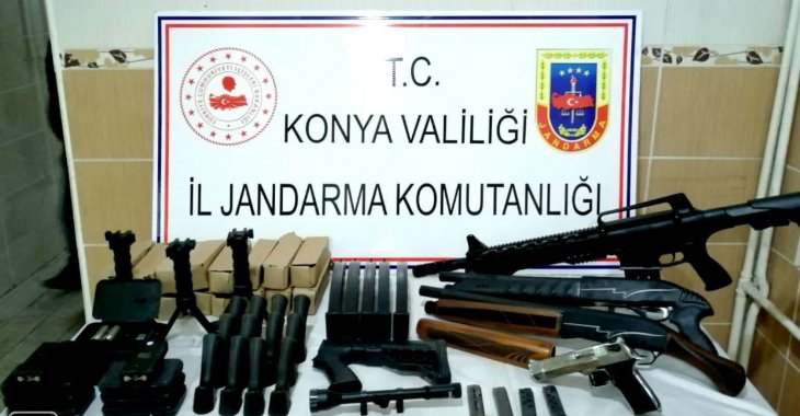 Jandarma Konya’da kaçak silah satıcılarına göz açtırmıyor