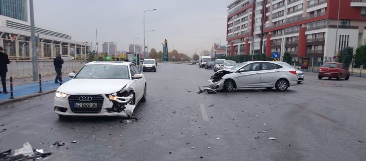 Konya’da iki otomobil çarpıştı, sürücülerden biri yaralandı
