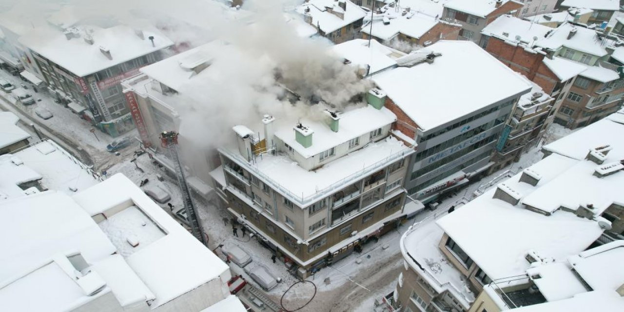 Konya'da 4 katlı binada korkutan yangın