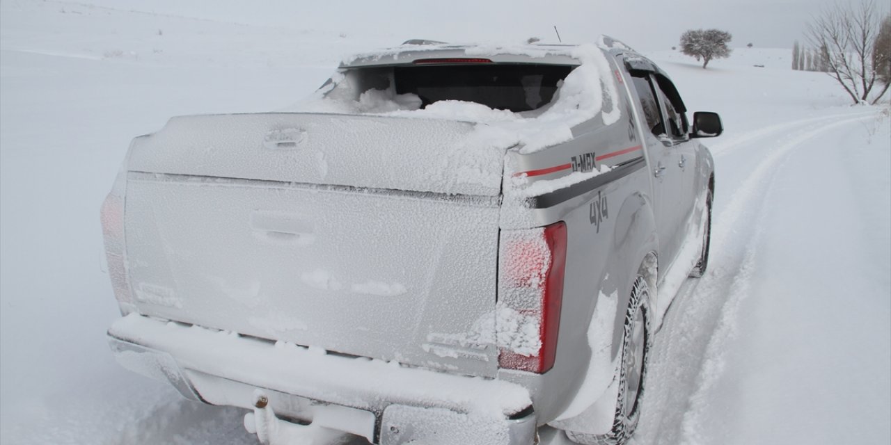 Konya'da off-road tutkunları karlı yolları bu kez yardım için aştı
