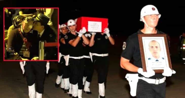 Şehit polisin gözü yaşlı annesini, kadın meslektaşı öperek teselli etmeye çalıştı
