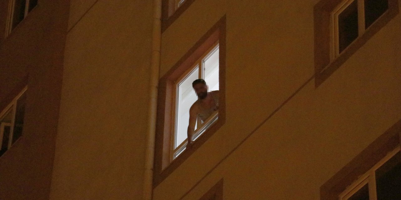 Rehin aldığı annesine dehşeti yaşattı!