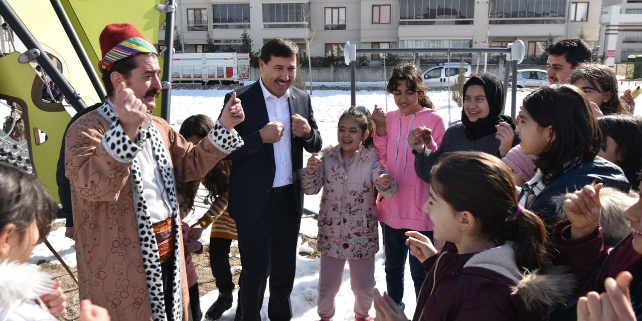 Karatay Belediyesi Meddah eşliğinde şivlilik dağıttı