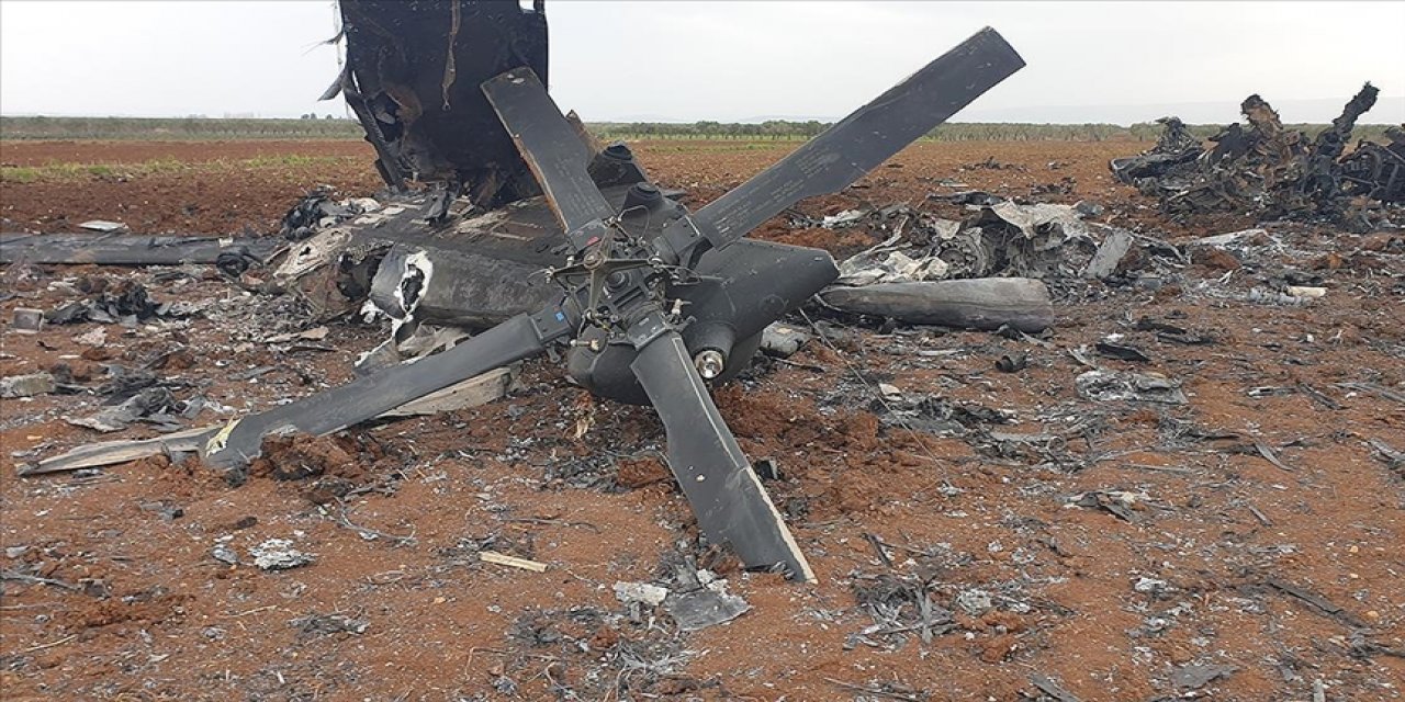 AA, ABD'nin Suriye'deki DEAŞ operasyonunda imha ettiği Amerikan helikopterinin enkazına ulaştı