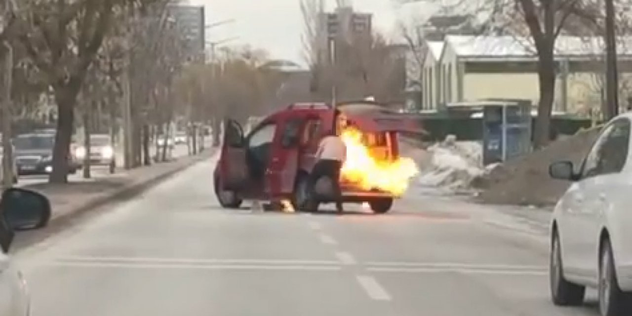 Son Dakika: Konya'da bir kişi yol ortasında aracını ateşe verdi