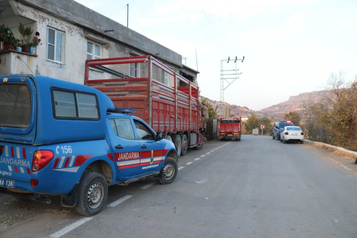 Akrabalar arasında bıçaklı kavga: 2 ölü, 1 yaralı