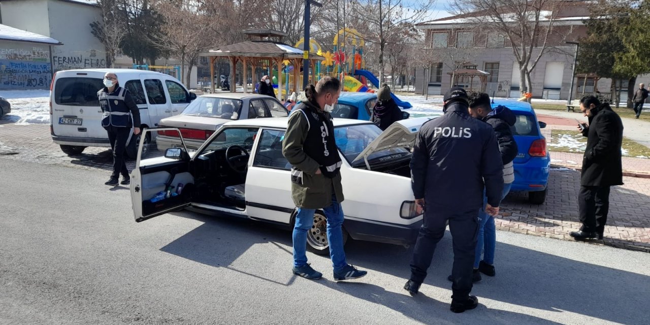 Konya polisi okul çevrelerinde ve servislerde denetim yaptı