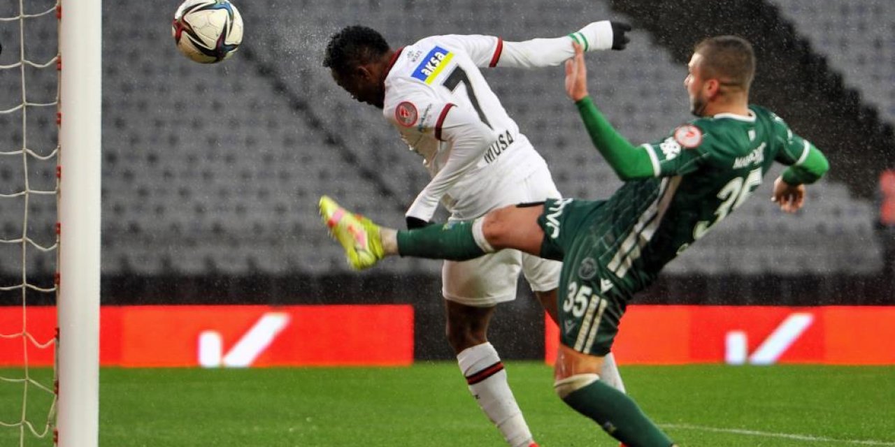 Konyaspor 9 gollü maçı uzatmalarda kaybederek kupaya veda etti