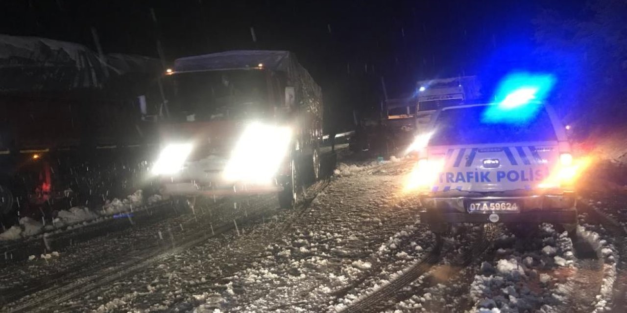 Kar başladı, Alacabel kapandı! TIR’ların geçişine izin verilmiyor