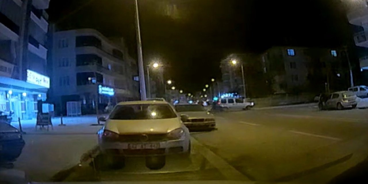 Konya’da motosiklet hafif ticari araca böyle çarptı! O an kamerada