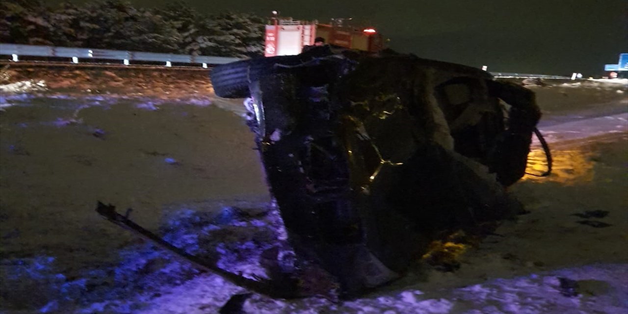 Konya yolunda büyükbaş hayvanlara çarpan aracın sürücüsü öldü