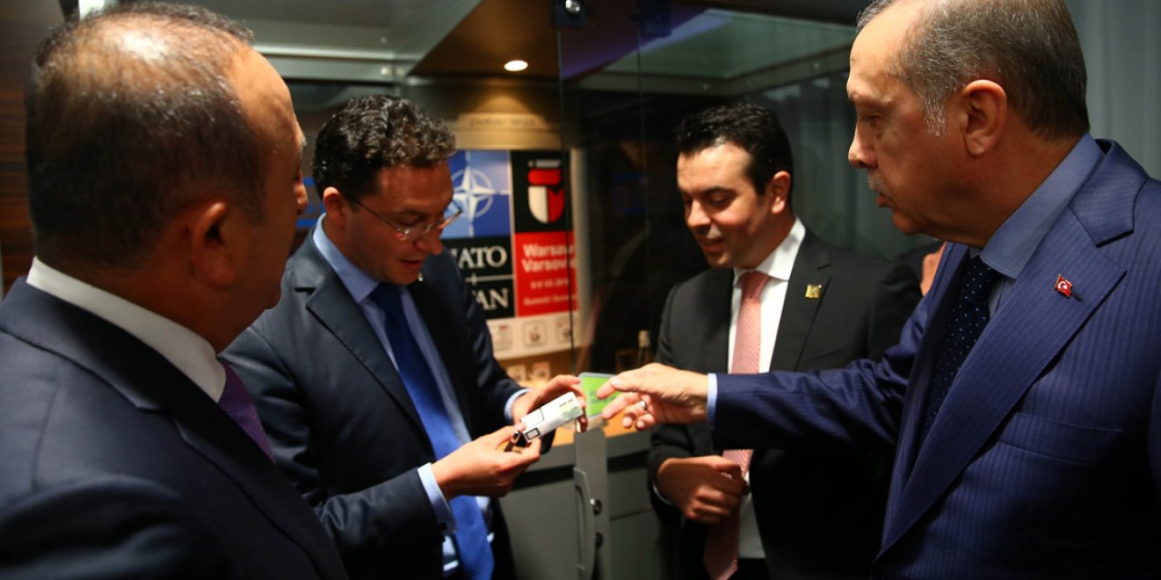 Cumhurbaşkanı Erdoğan'ın topladığı sigara paketleri sergileniyor