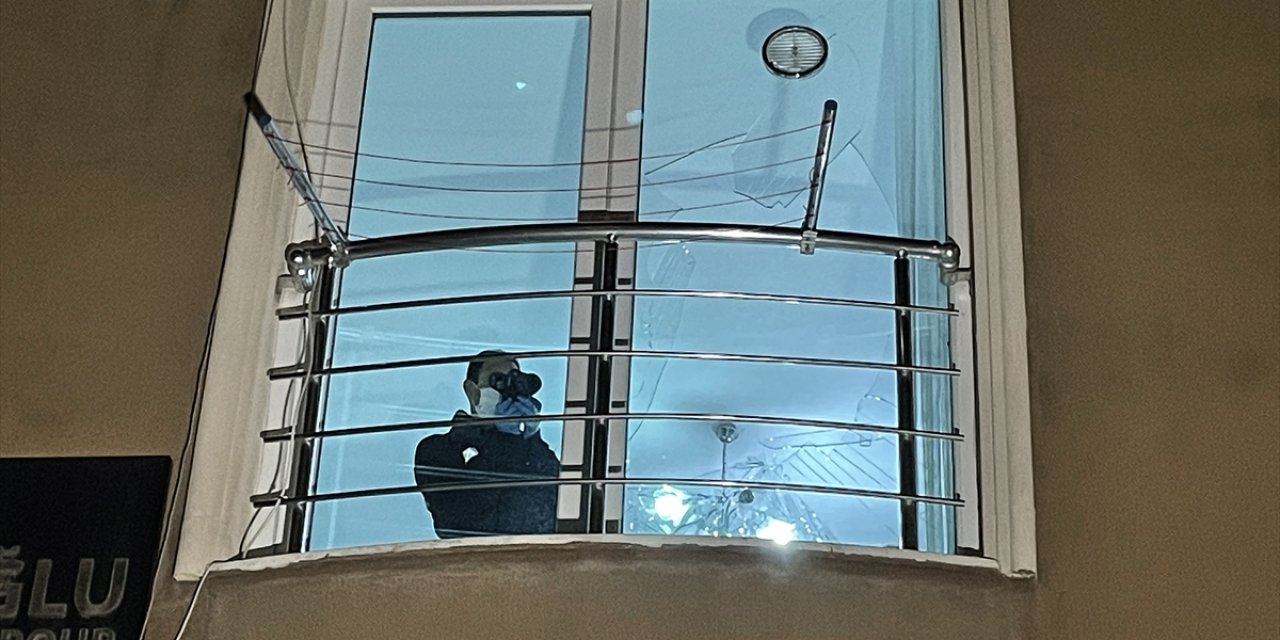 Korkunç olay! Annesini öldürüp kardeşini ağır yaraladı