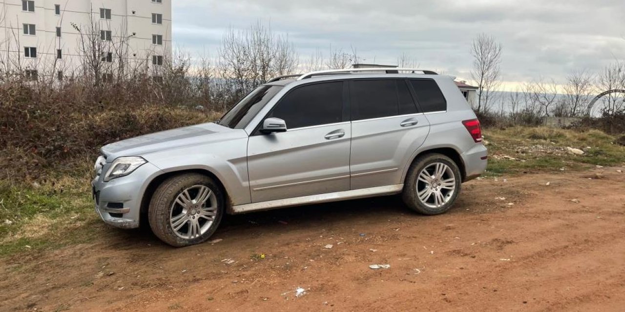 İki çocuk oto galeriden lüks cip çaldı