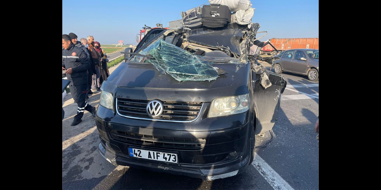 Konya plakalı minibüs TIR’a çarptı! 1 ölü, 8 yaralı var