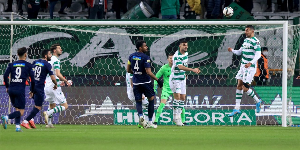 Konya'da 8 golün atıldığı maçta kazanan çıkmadı
