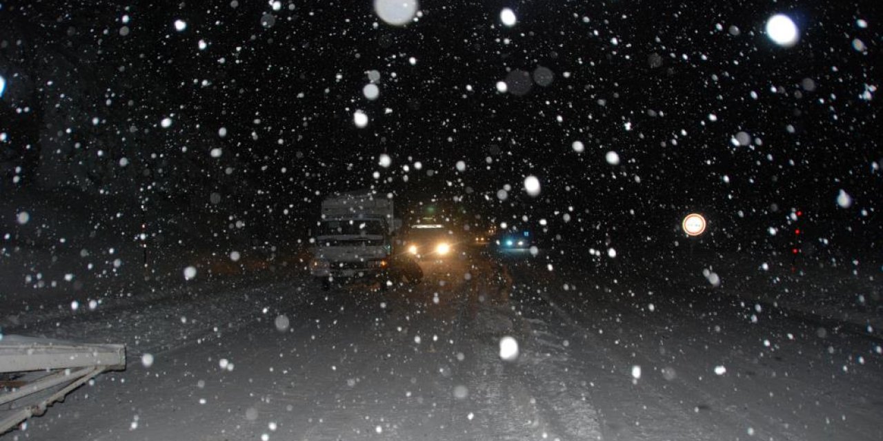 Konya-Antalya yolunda ulaşıma kar engeli