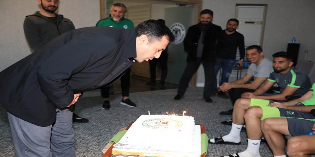 Konyaspor’da Başkan Özgökçen’e doğum günü sürprizi