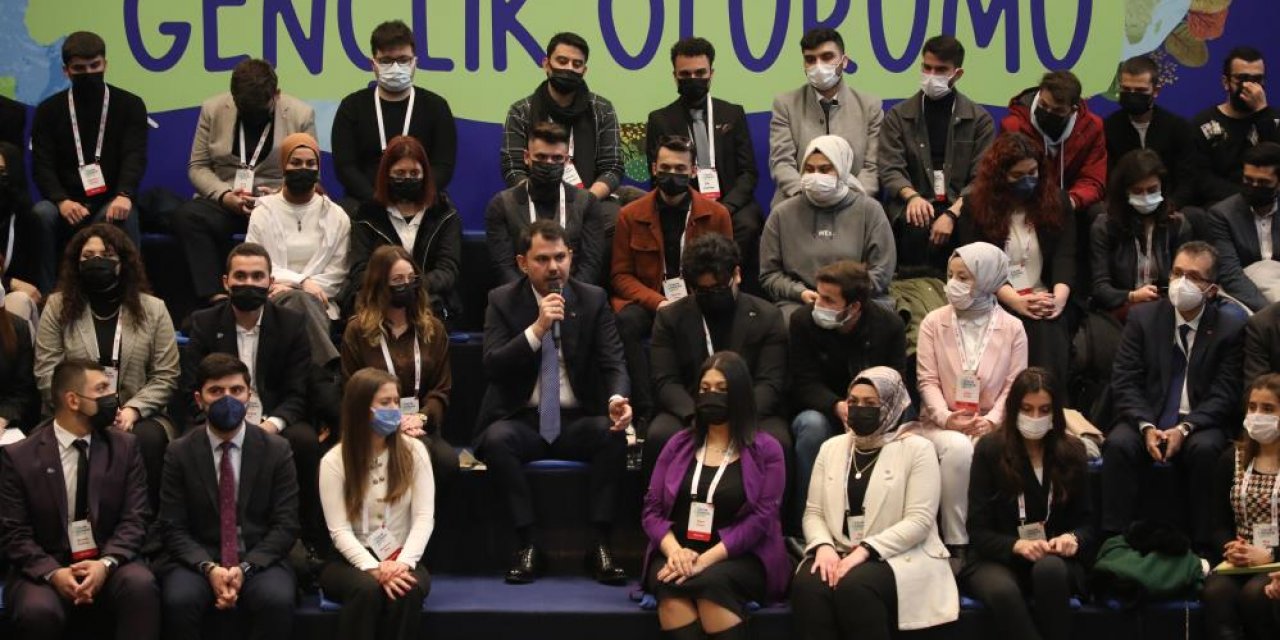 Bakan Kurum, Konya’da 209 üniversitenin İklim Elçileriyle buluştu