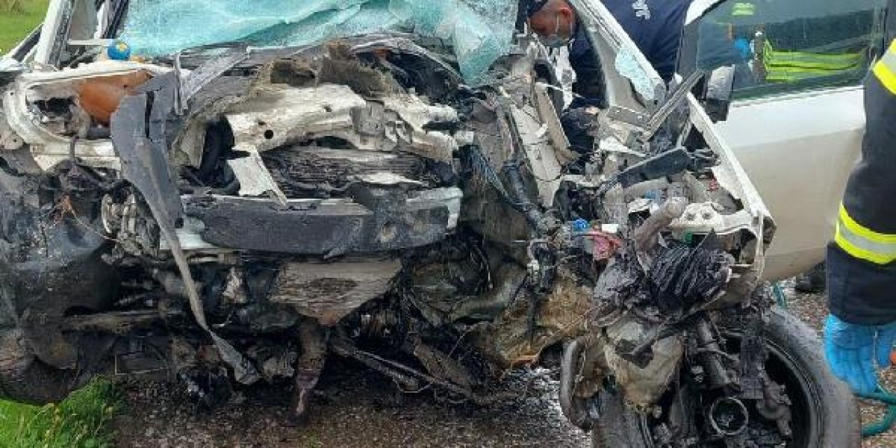 TIR'a çarpan fizyoterapist hayatını kaybetti