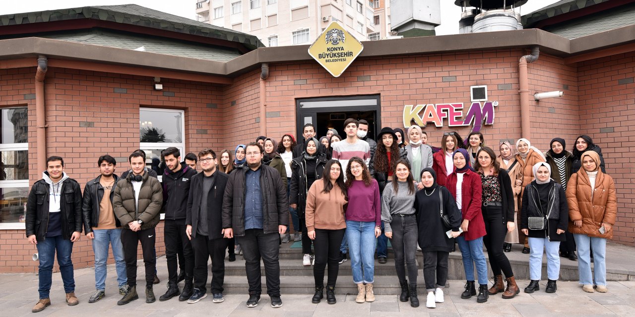 Konya'da özgün fikirleri olan genç kültür kart üyesi gençler buluştu