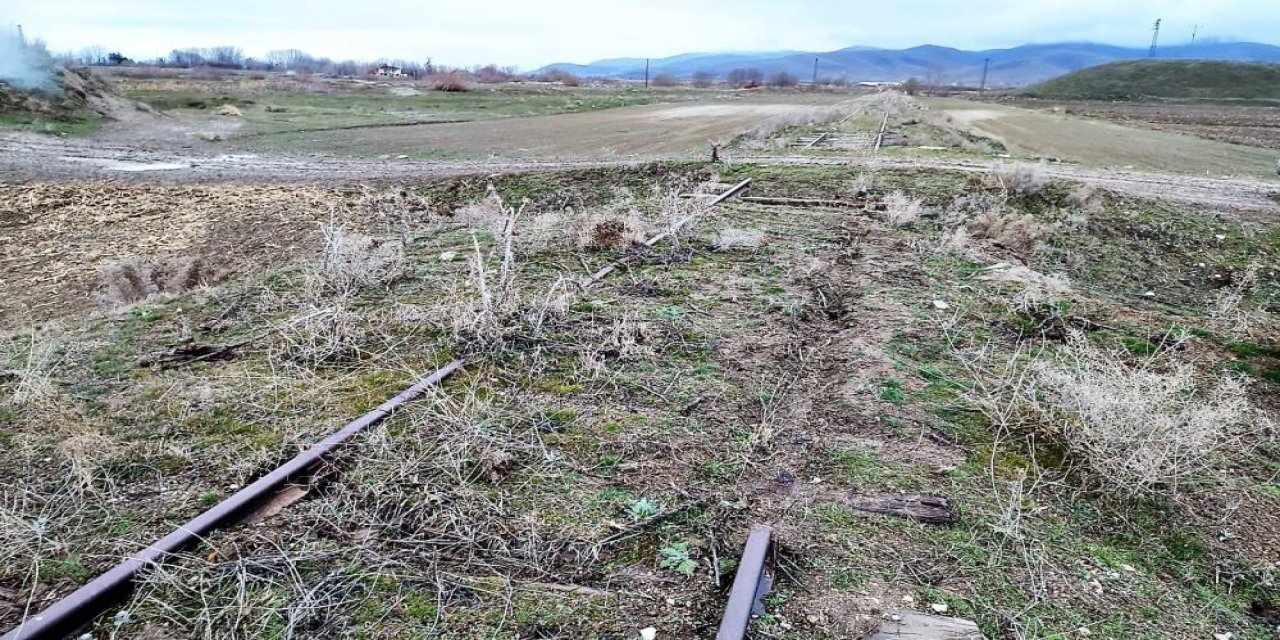 Osmanlı mirası demiryolunun raylarını çaldılar