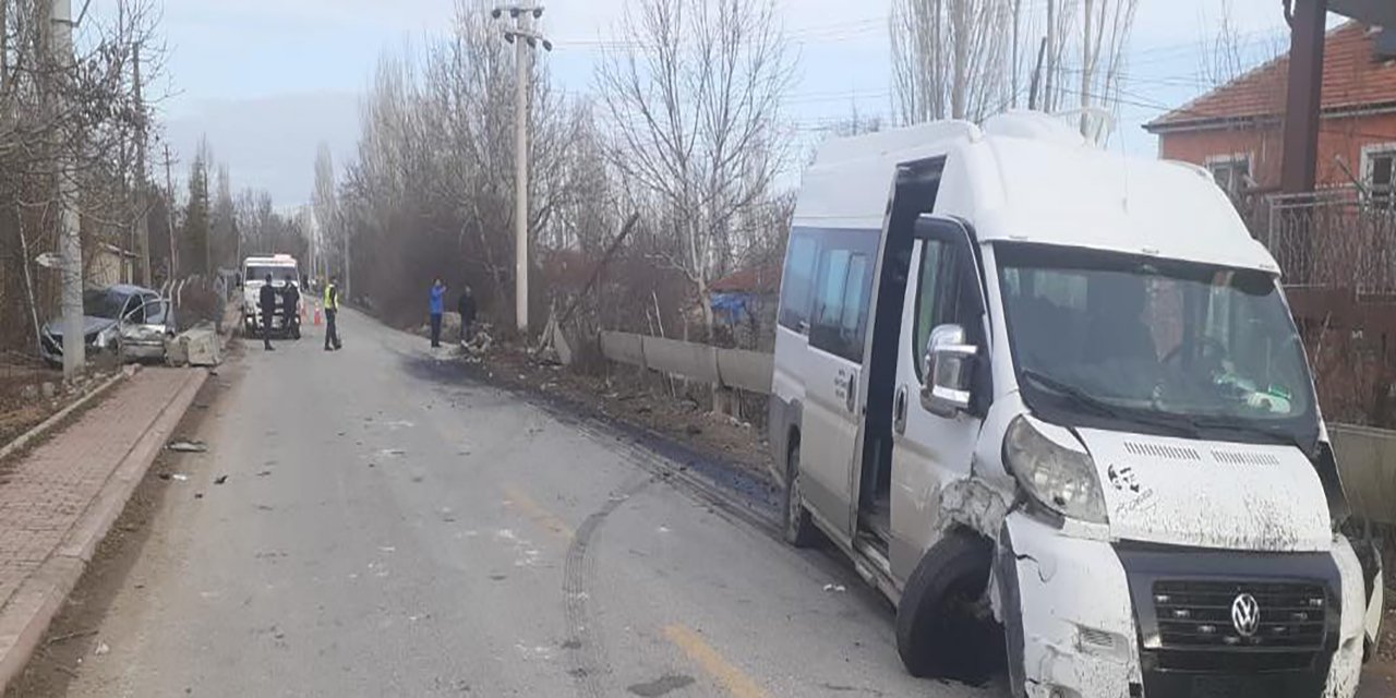 Konya'da öğrenci servisi kaza yaptı! 14 yaralı var