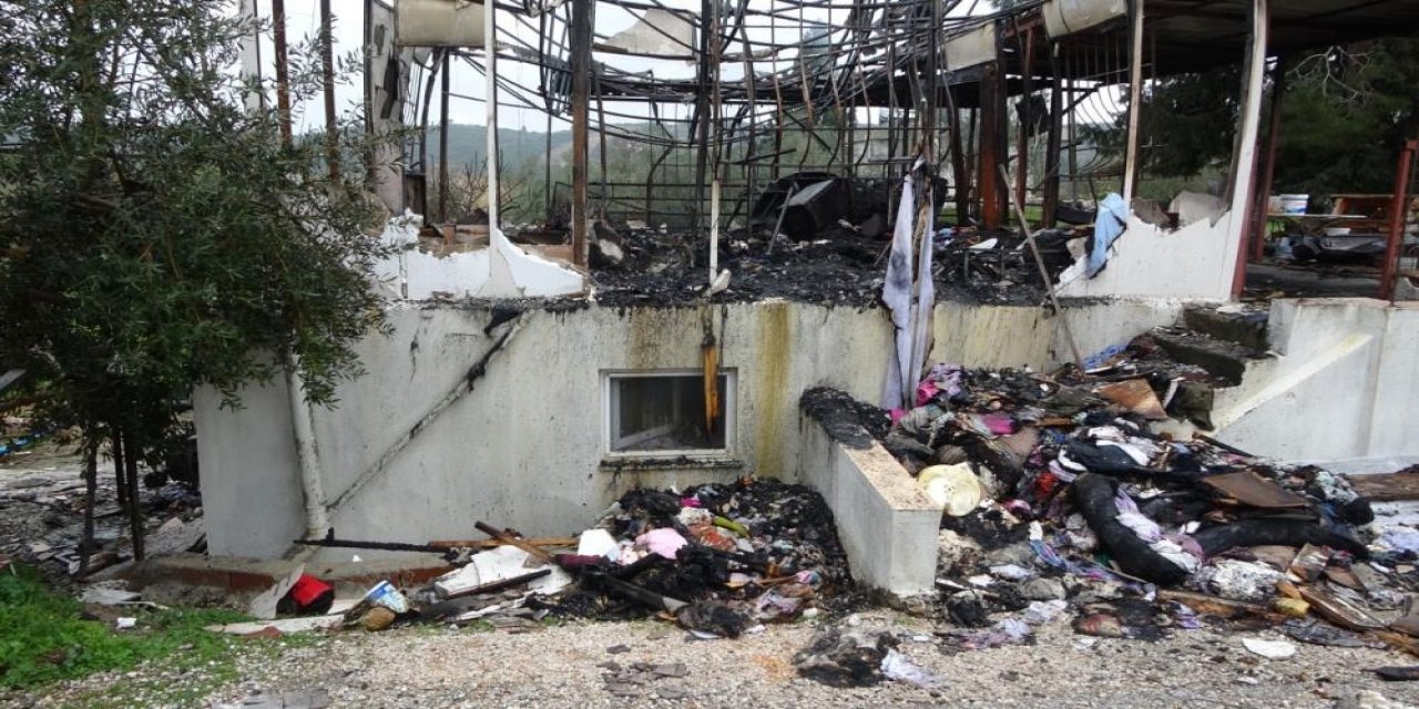 Ölen oğlunun fotoğrafını kurtarmak isterken yanarak can verdi