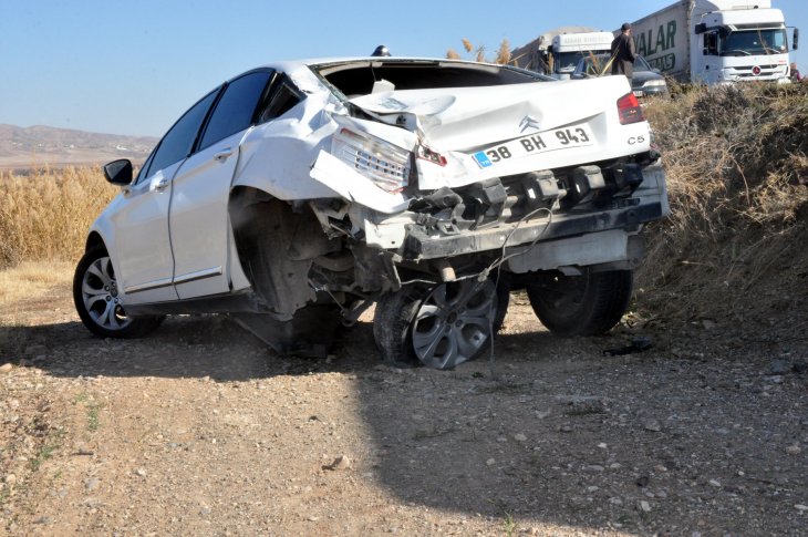 Konya plakalı tırın karıştığı kazada uzman çavuş öldü, 3 kişi yaralandı