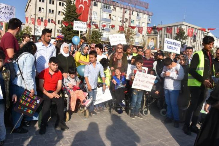 Okulda ayrımcılığa dikkat çekmek için yürüdüler