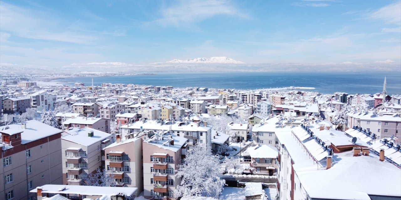 Kar yağışıyla birlikte Beyşehir'den beyaz güzellik karelere yansıdı