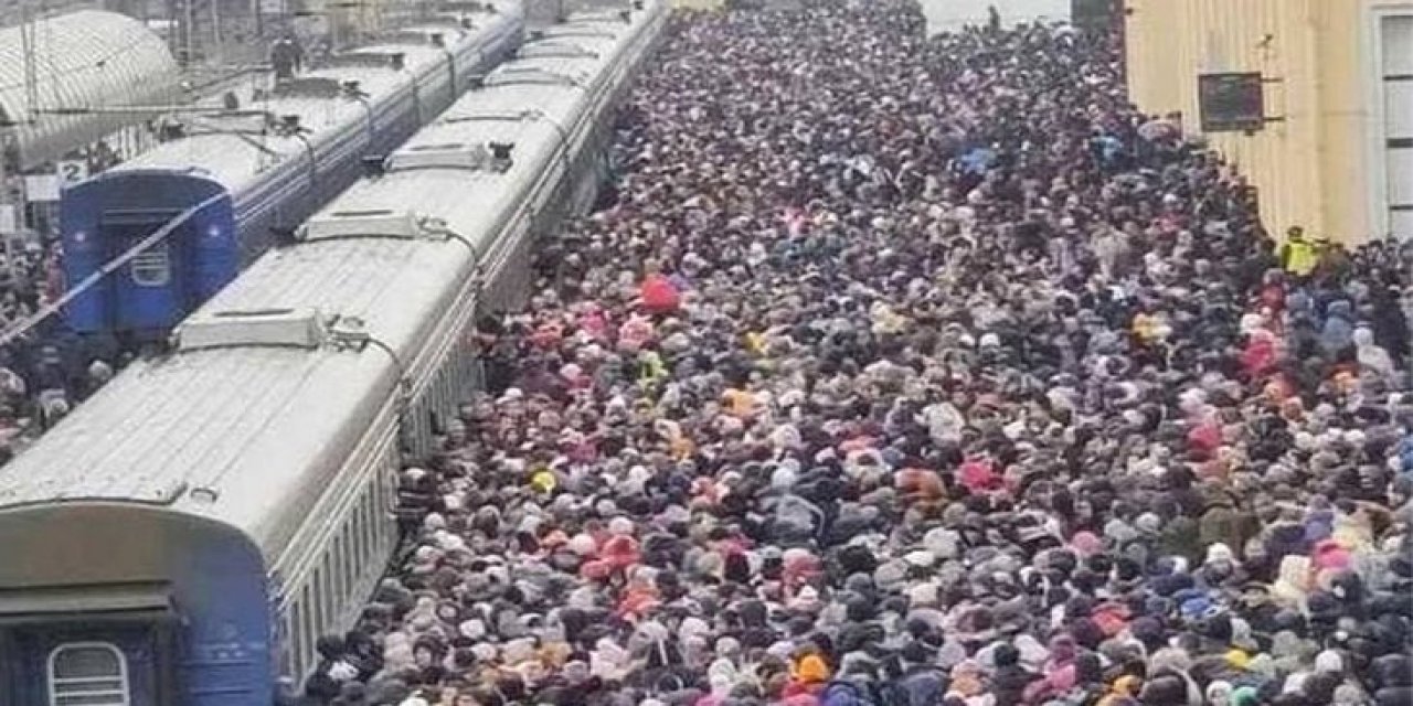 Mahşeri kalabalık! Ukraynalılar trenle komşu ülkeye kaçıyor