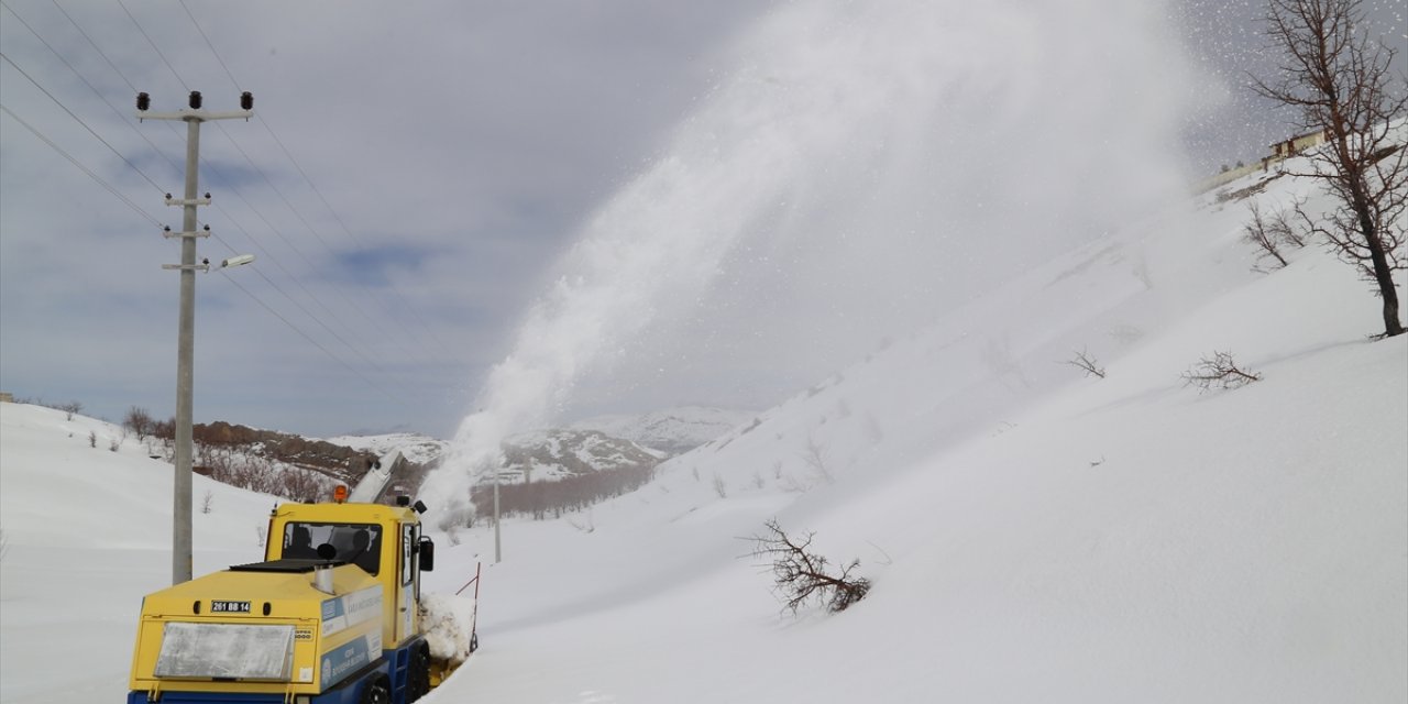 Konya'nın kiraz üretim merkezi ilçesinde karla mücadele