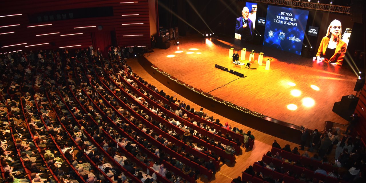 İlber Ortaylı ve Pelin Çift, Konya’daki söyleşide konuştu