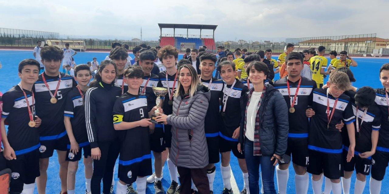 Hokey’de kupalar sahiplerini buldu