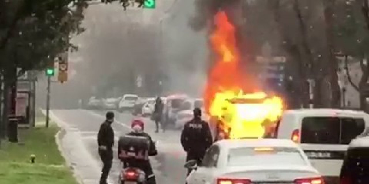Minibüs bir anda alev topuna döndü!