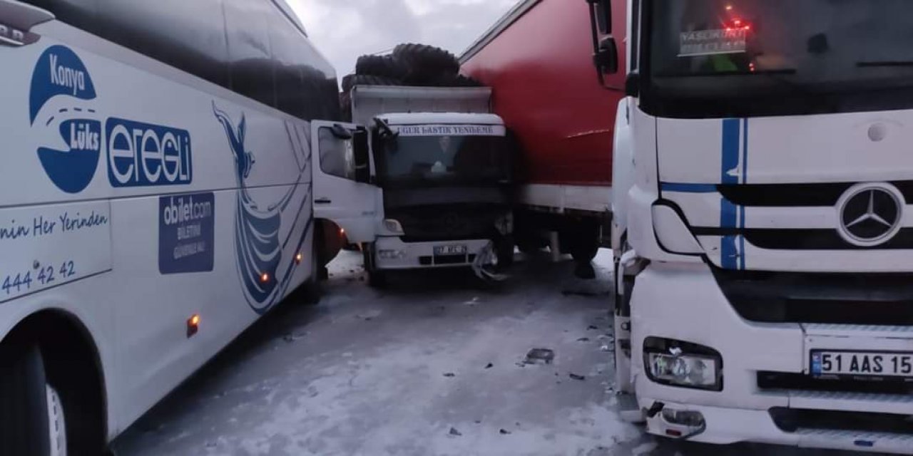 Konya-Ereğli yolunda zincirleme kaza! Yaralılar var