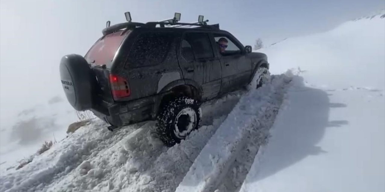 Dağda mahsur kalan üç paraşütçüyü AFAD kurtardı